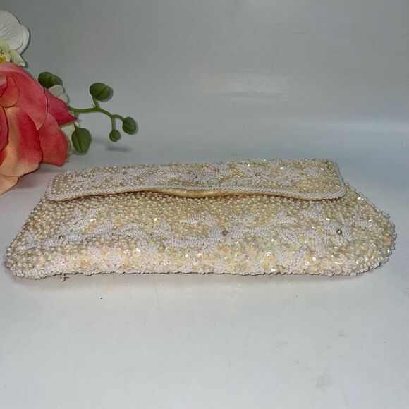 Elegant Richere Cream Beaded Clutch - Picture 3 of 4